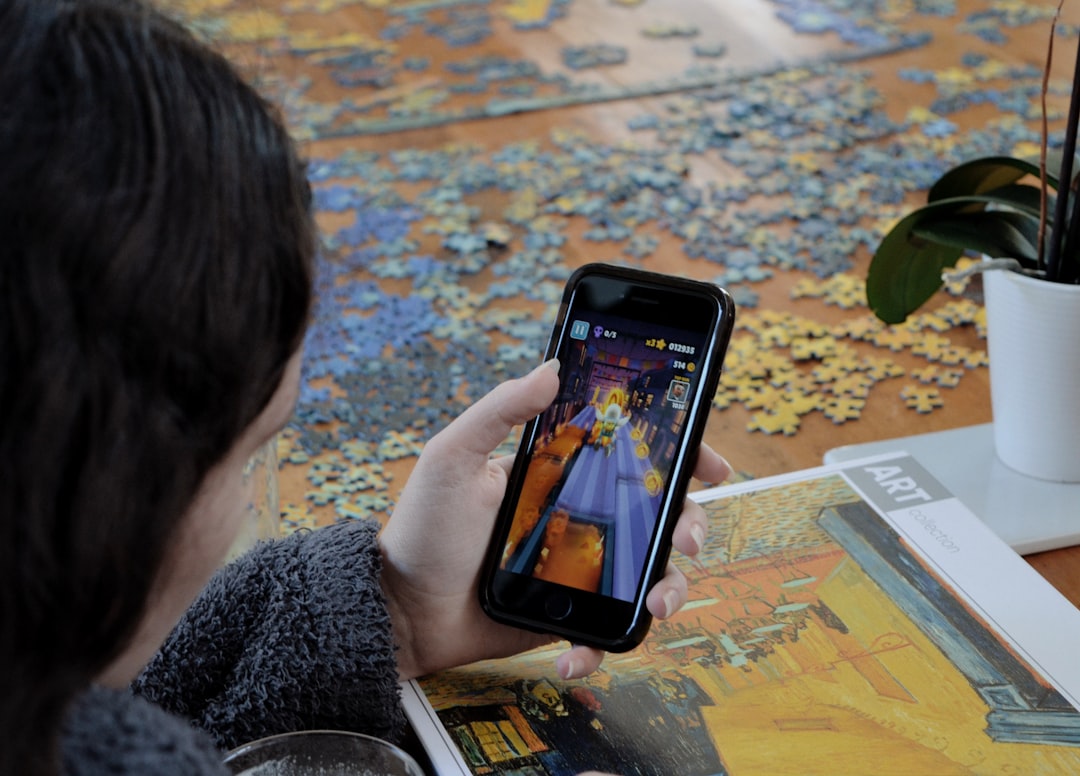 word game showdown - a person holding a phone